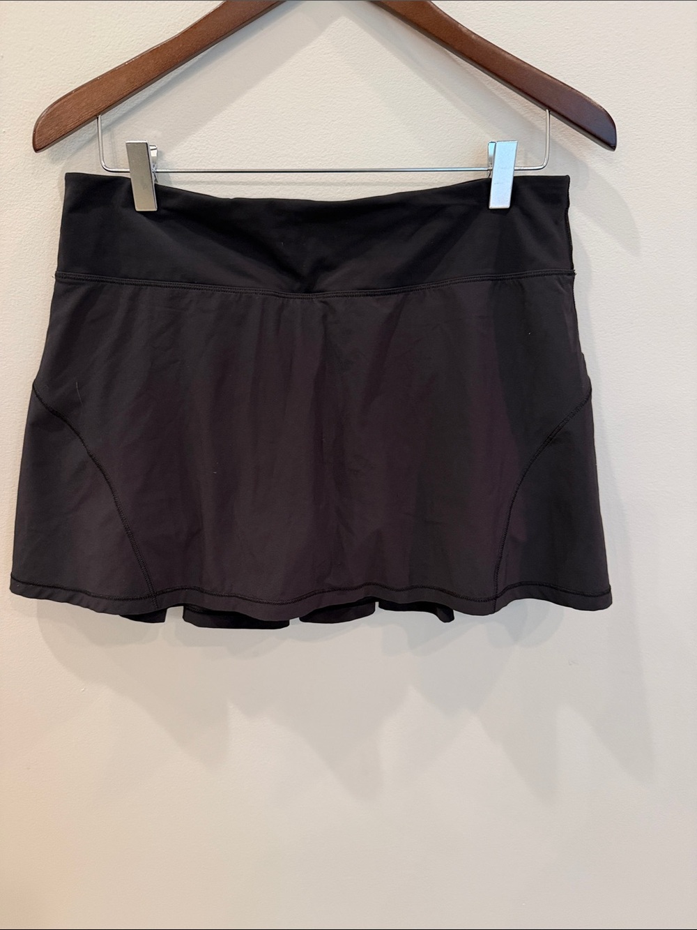 Lululemon Black Skirt 8 (tall)